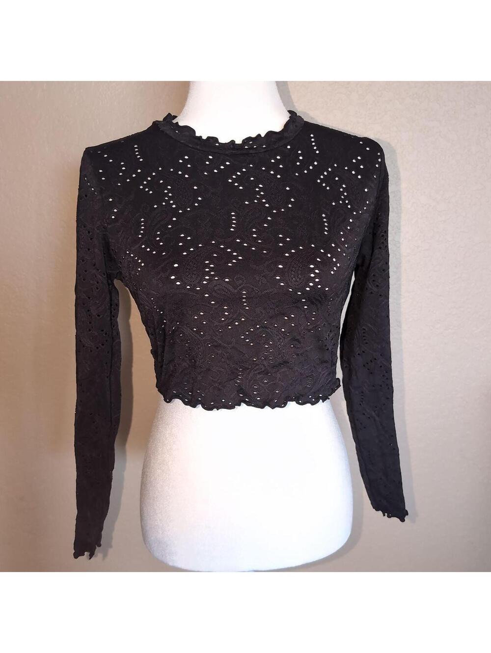 Celebrity Pink Women's Black Crop-top